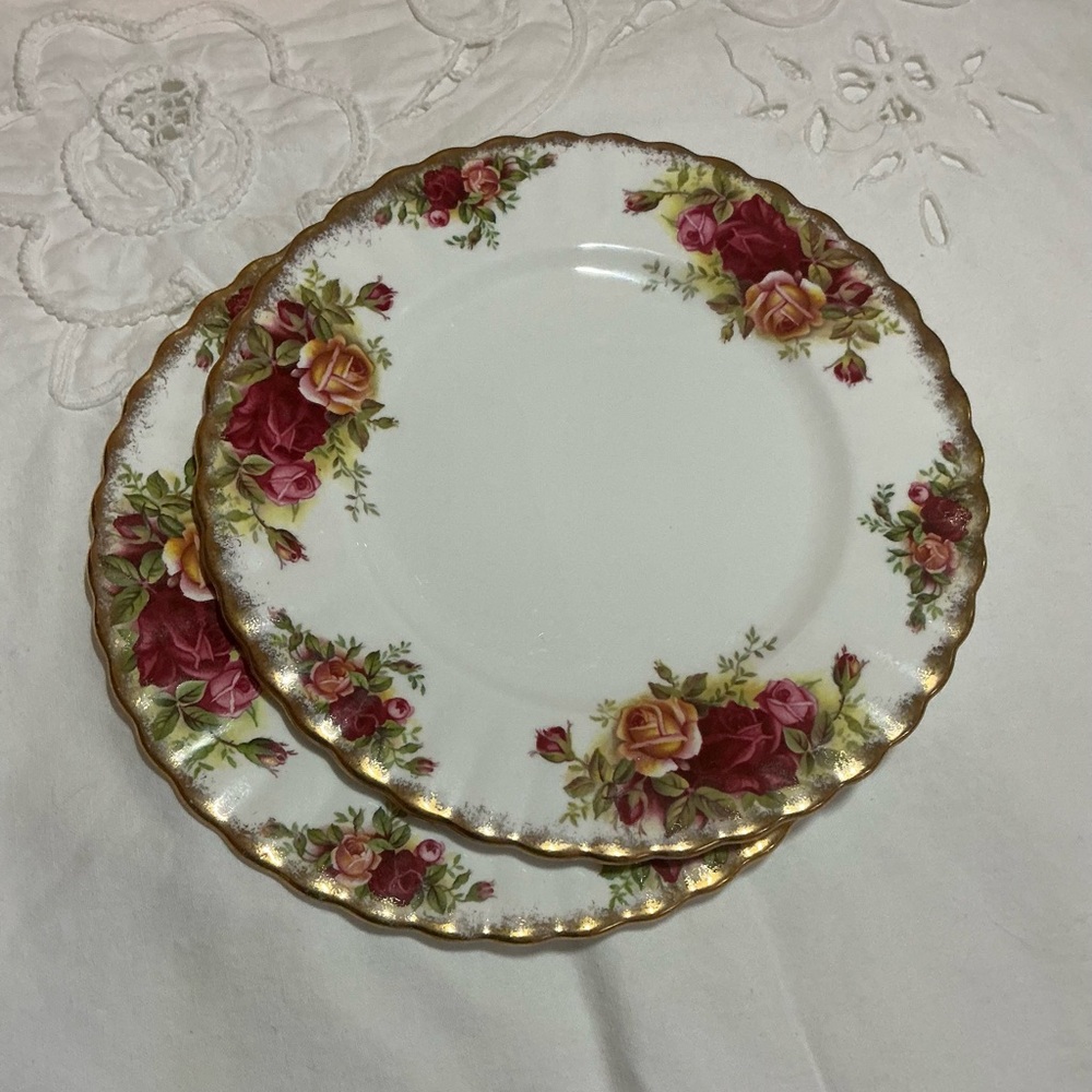 ROYAL ALBERT Old Country Roses Side Plates - Set of Two - 7-inch diameter